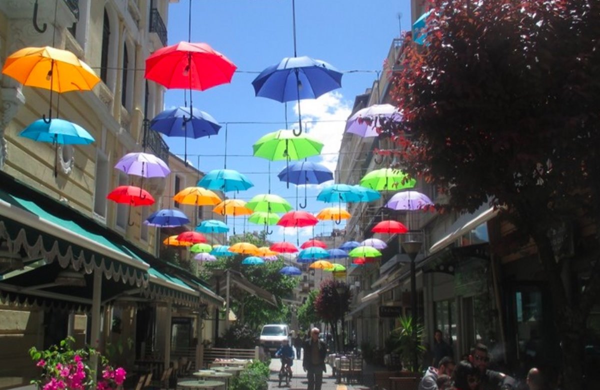 Κεντρικός δρόμος Καρδίτσας κοντά σε Λεοντίτο Αργιθέας