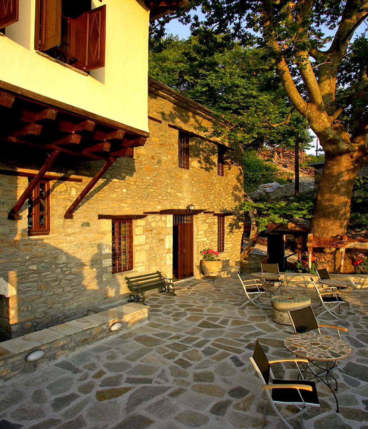 Palio Eleotrivio Guesthouse αυλή