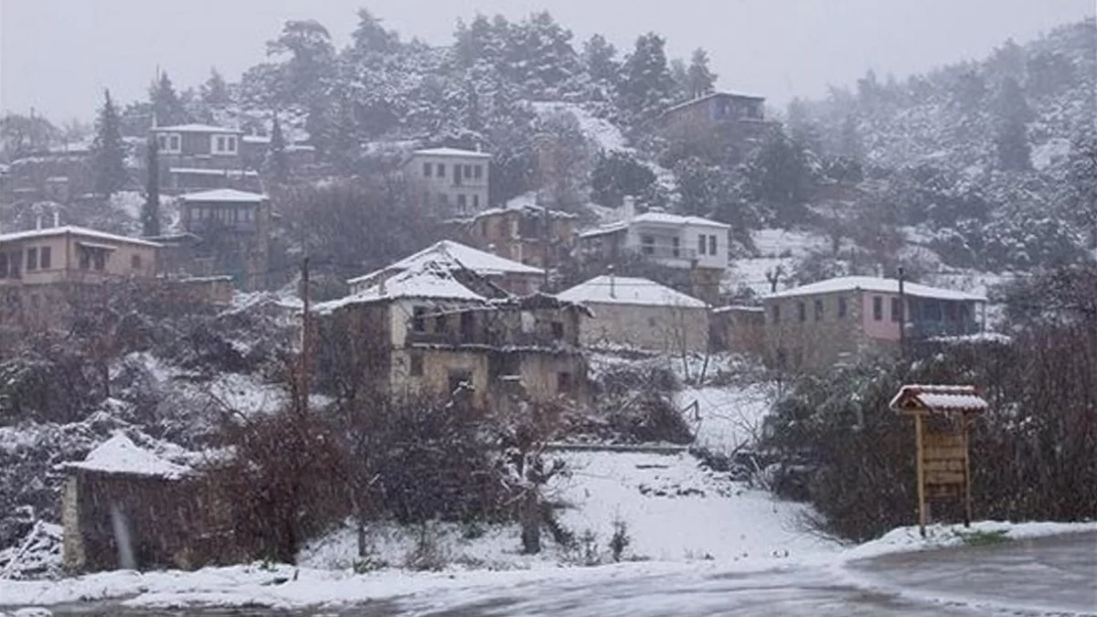 Παρθενώνας Χαλκιδική χωριό χιονισμένο