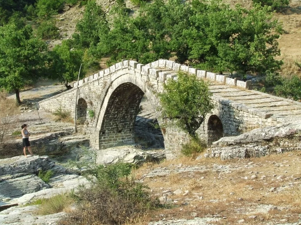 Πωγώνι ακριτικό χωριό Ηπείρου πέτρινο γεφύρι