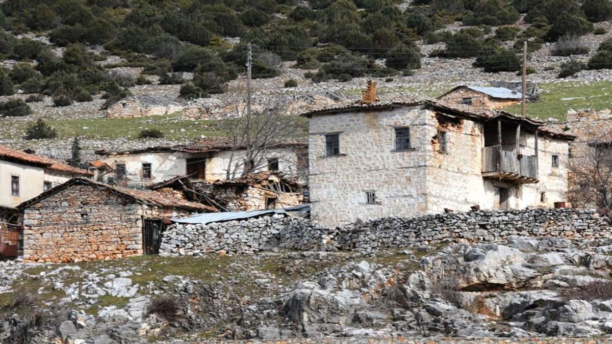 Ψαράδες Μεγάλη Πρέσπα κοντινό πέτρινα σπίτια