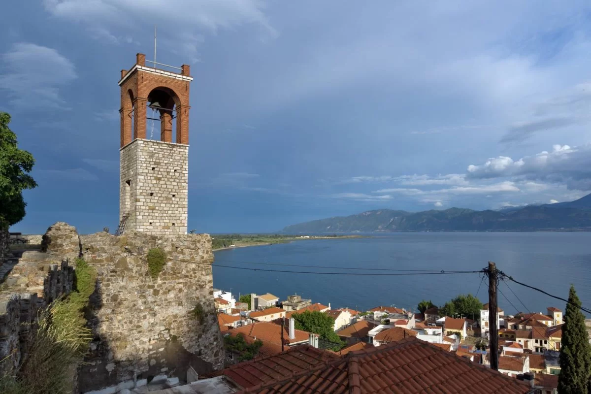 Ρολόγια σε πύργο με το big ben της Ναυπάκτου με εξαιρετική θέα