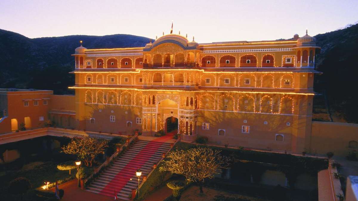 samode palace υπερπολυτελές ξενοδοχείο βράδυ φωτισμένο