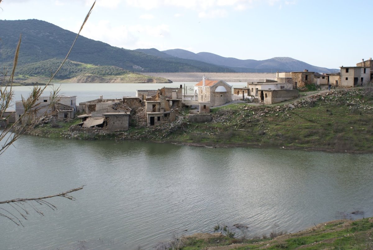 Σφενδύλι χωριό Κρήτης βυθισμένο σπίτια ερείπια