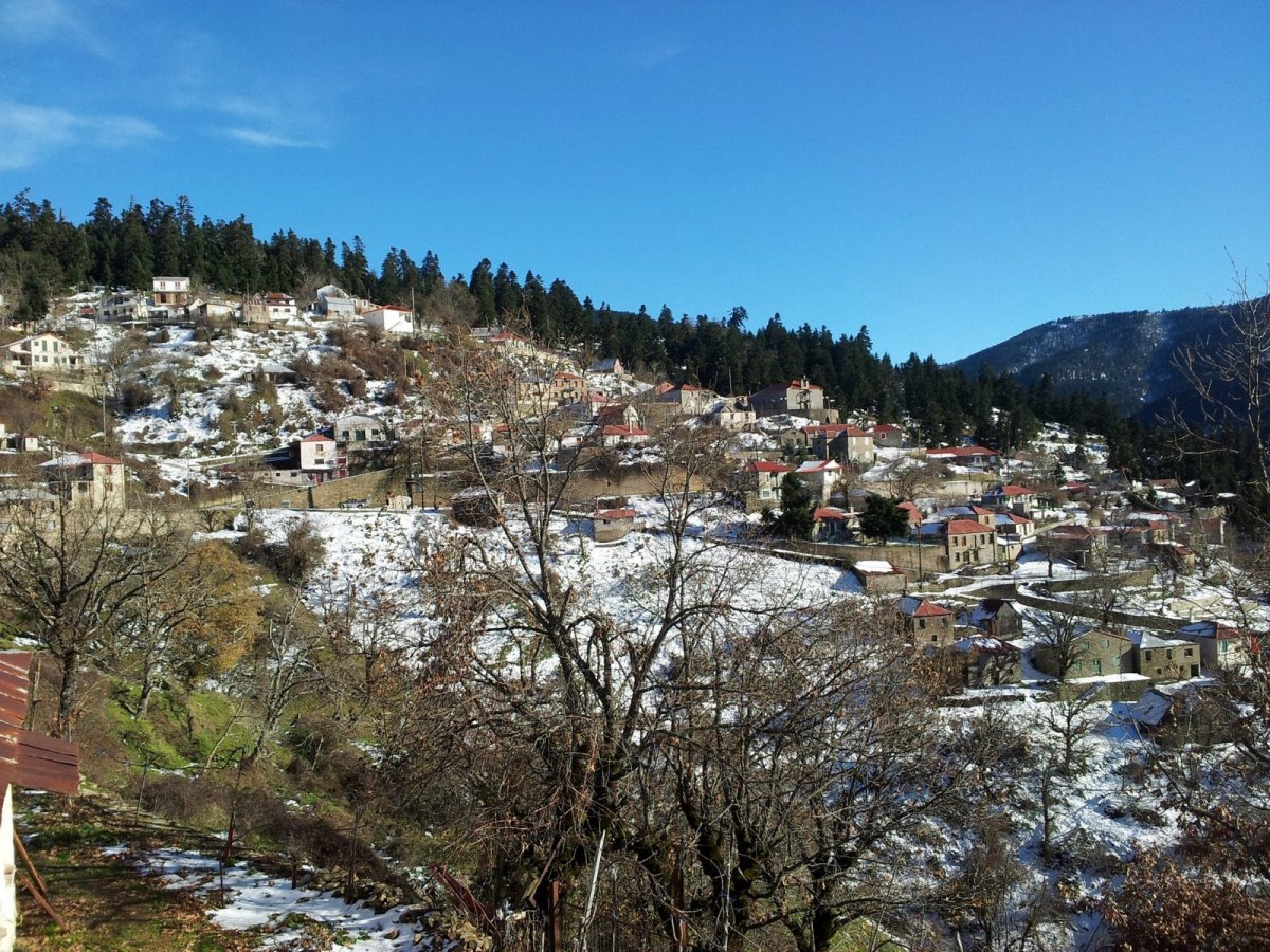 Σκούρτα χωριό καλό φαγητό πανοραμική