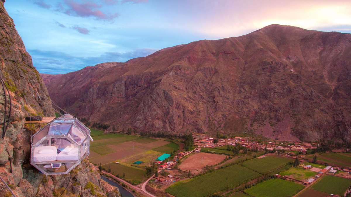 Skylodge ξενοδοχείο Περού κρέμεται στα βράχια θέα υπέροχη