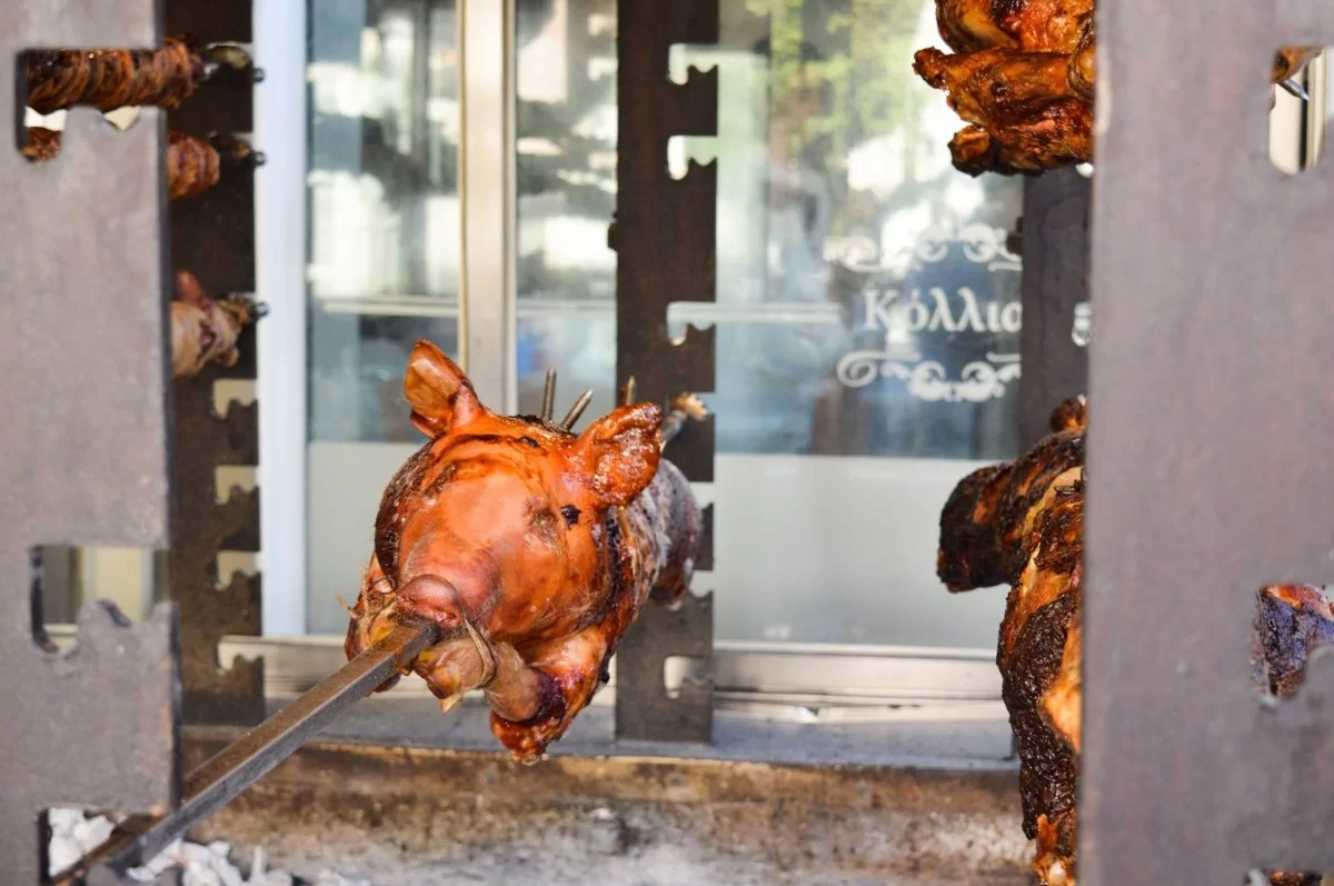 Ταβέρνα Κόλλιας Καλύβια γουρουνοπούλα