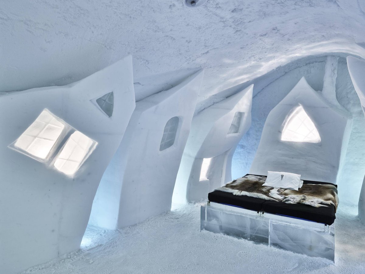 Τα πάντα είναι φτιαγμένα από χιόνι, De Glace Hotel