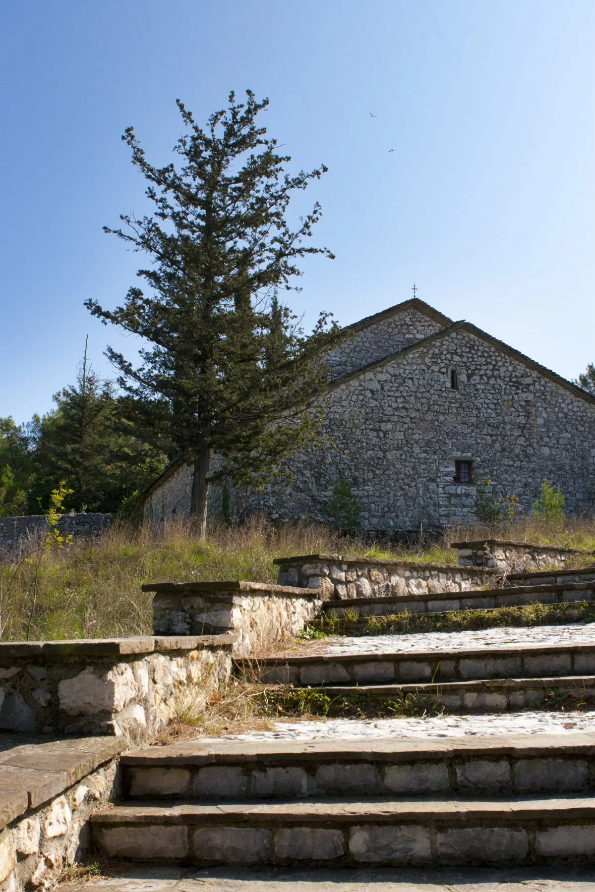 μοναστήρι νησάκι Ιωαννίνων πέτρινο εκκλησάκι