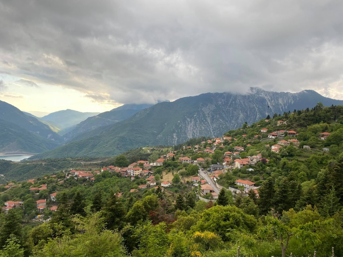 Αράχοβα Ναυπακτίας πανοραμική θέα μέσα στο πράσινο