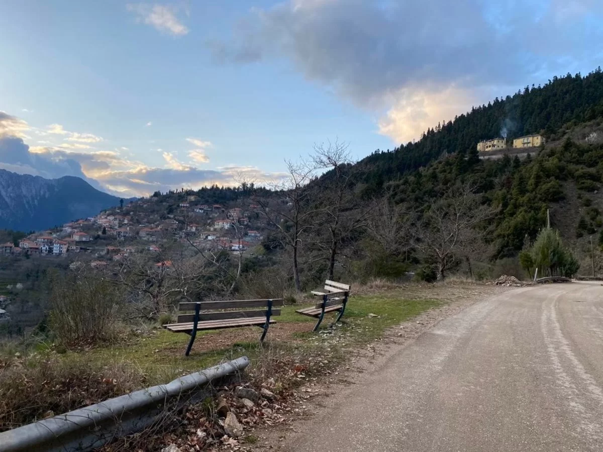 Αράχοβα ναυπακτίας υπέροχη θέα από μακριά