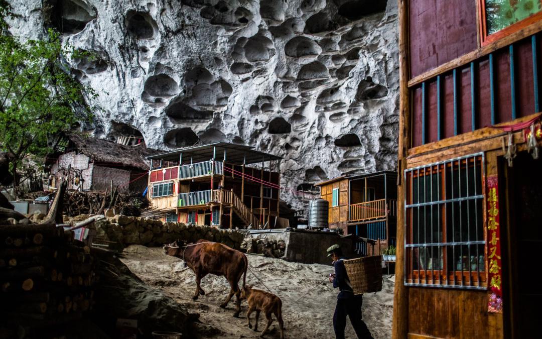 Το χωριό της Κίνας που βρίσκεται μέσα σε σπηλιά