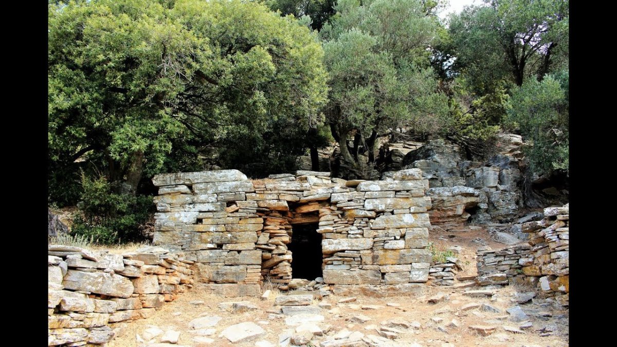 Δρακόσπιτα Εύβοιας θρύλοι με την κατασκευή τους