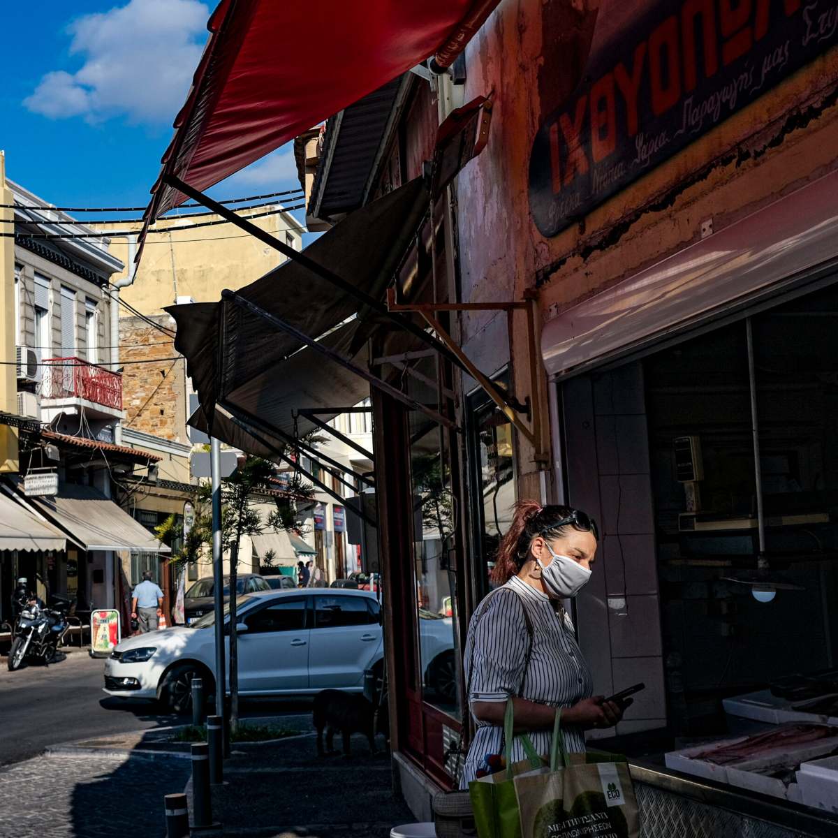 Ελλάδα αρνητές κορονοϊού γυναίκα με μάσκα