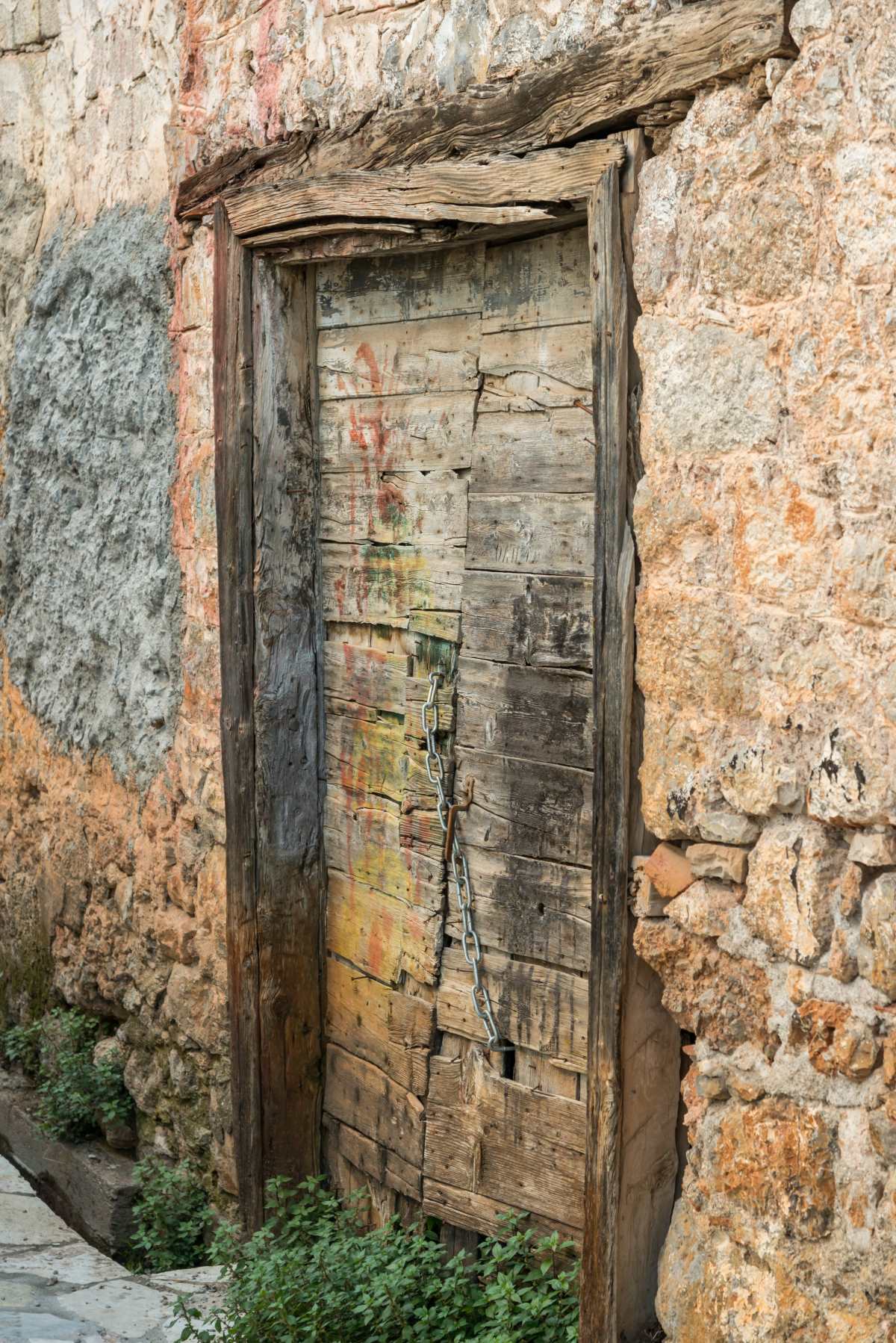 Συνοικία Χάρμαινα, πέτρινο κτήριο