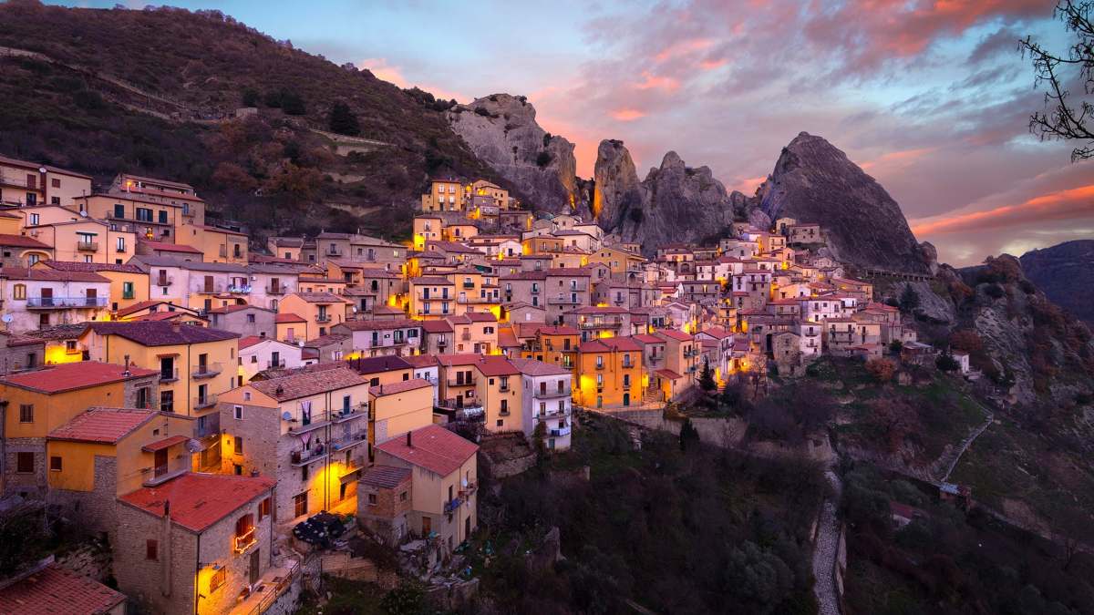 όμορφα Ιταλικά χωριά castelmezzano