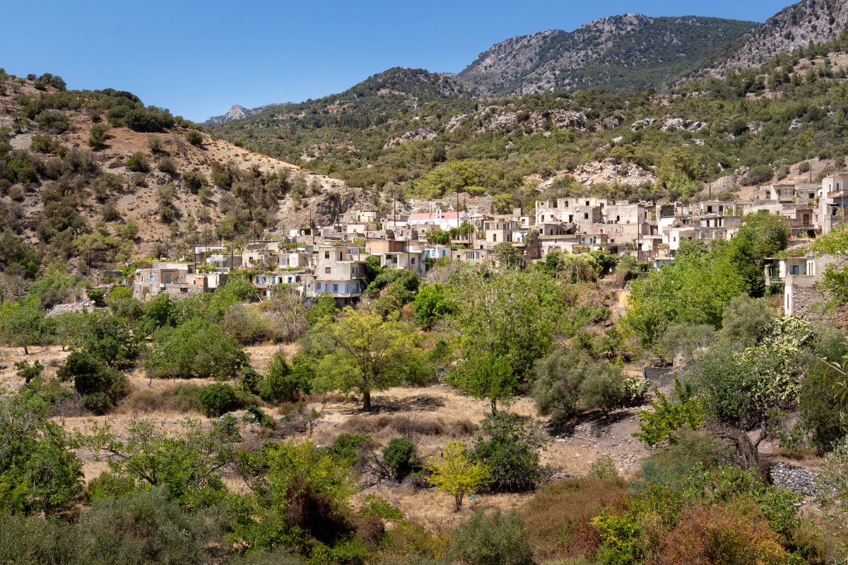 Καλάμι, πανοραμική εικόνα του χωριού που έχει εγκαταληφθεί