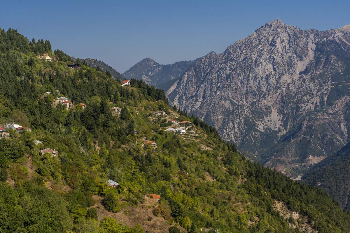 Καστανιά Ευρυτανίας, στις πλαγιές του Παναιτωλικού όρους 