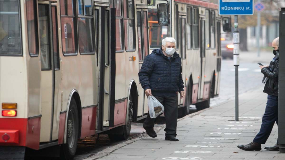 Κλείνει η Λιθουανία για 3 εβδομάδες ελάχιστοι άνθρωποι στον δρόμο