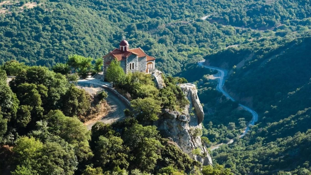 Εκκλησία στο φαράγγι του Λούσιου