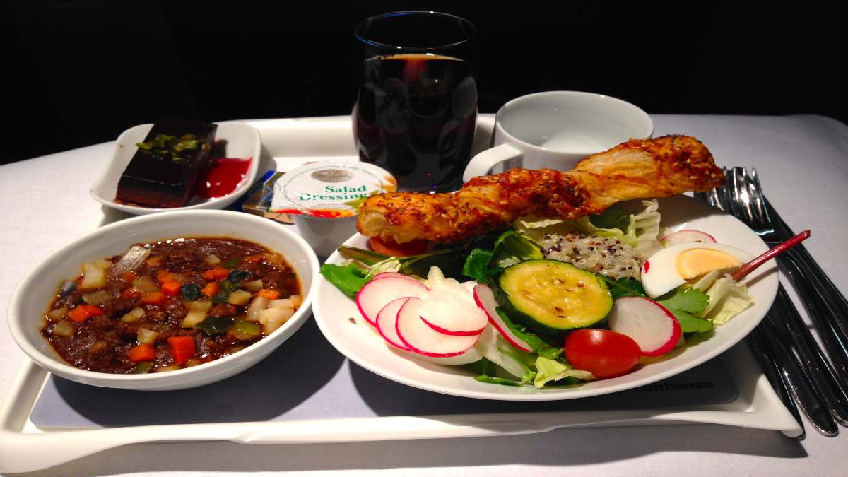 Φαγητό στη Lufthansa πιο προσεγμένο με ροφήματα και τρόφικα παραδοσιακά