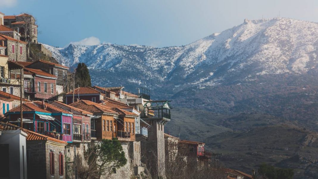 molyvos-geniki Το χωριό Μόλυβος στη Λέσβο