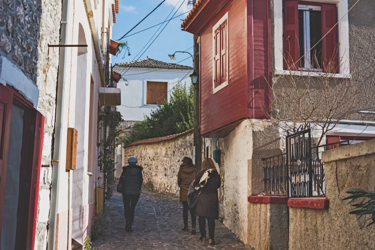 Μόλυβος, βόλτα στα σοκάκια του χωριού