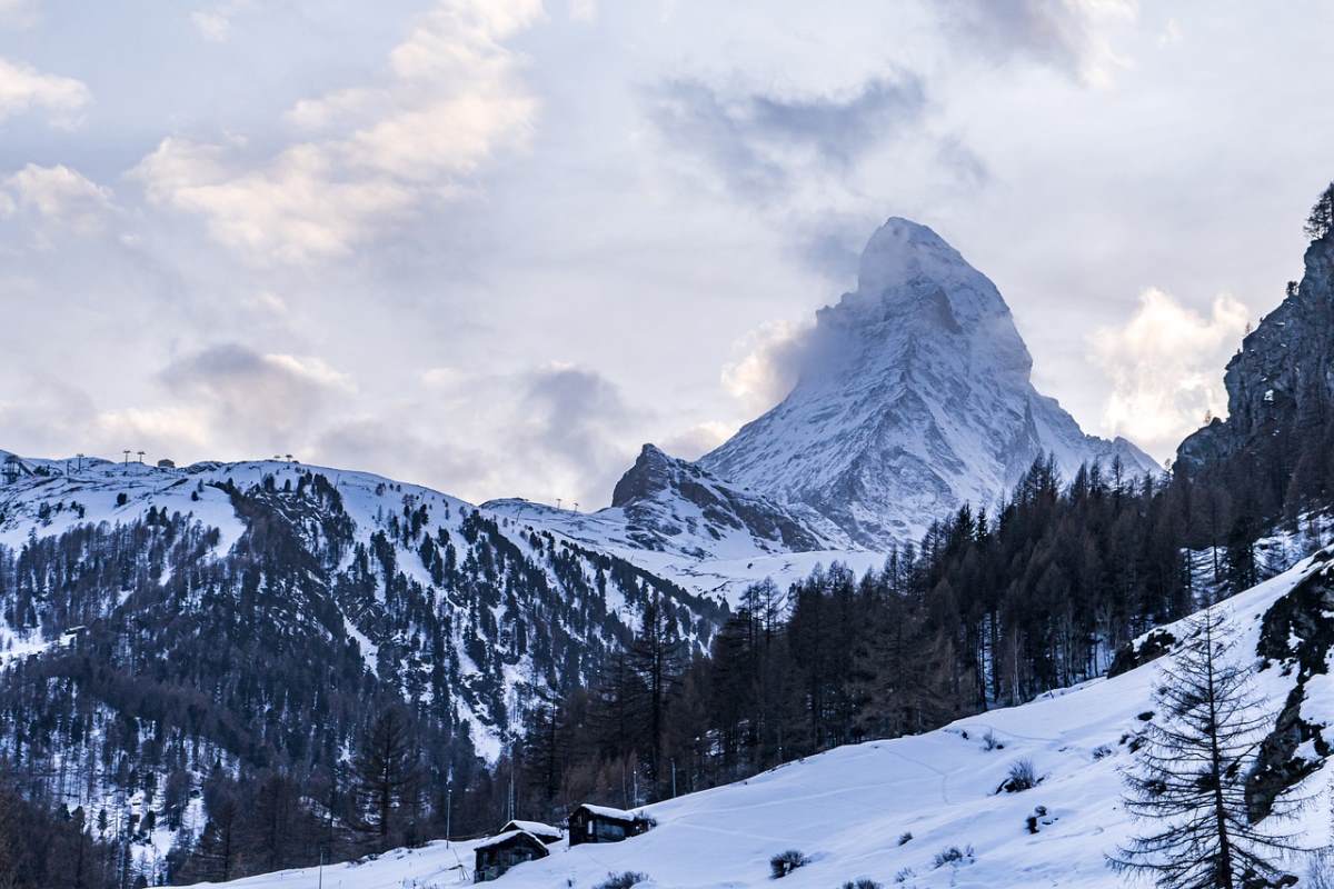 Ζερμάτ: Αλπικό σκηνικό στους πρόποδες των ψηλότερων βουνών της Ελβετίας- δείτε τις εντυπωσιακές εικόνες