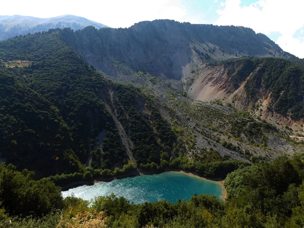 Λίμνη Στεφανιάδα Καρδίτσα πανοραμική λήψη ανάμεσα στα βουνά