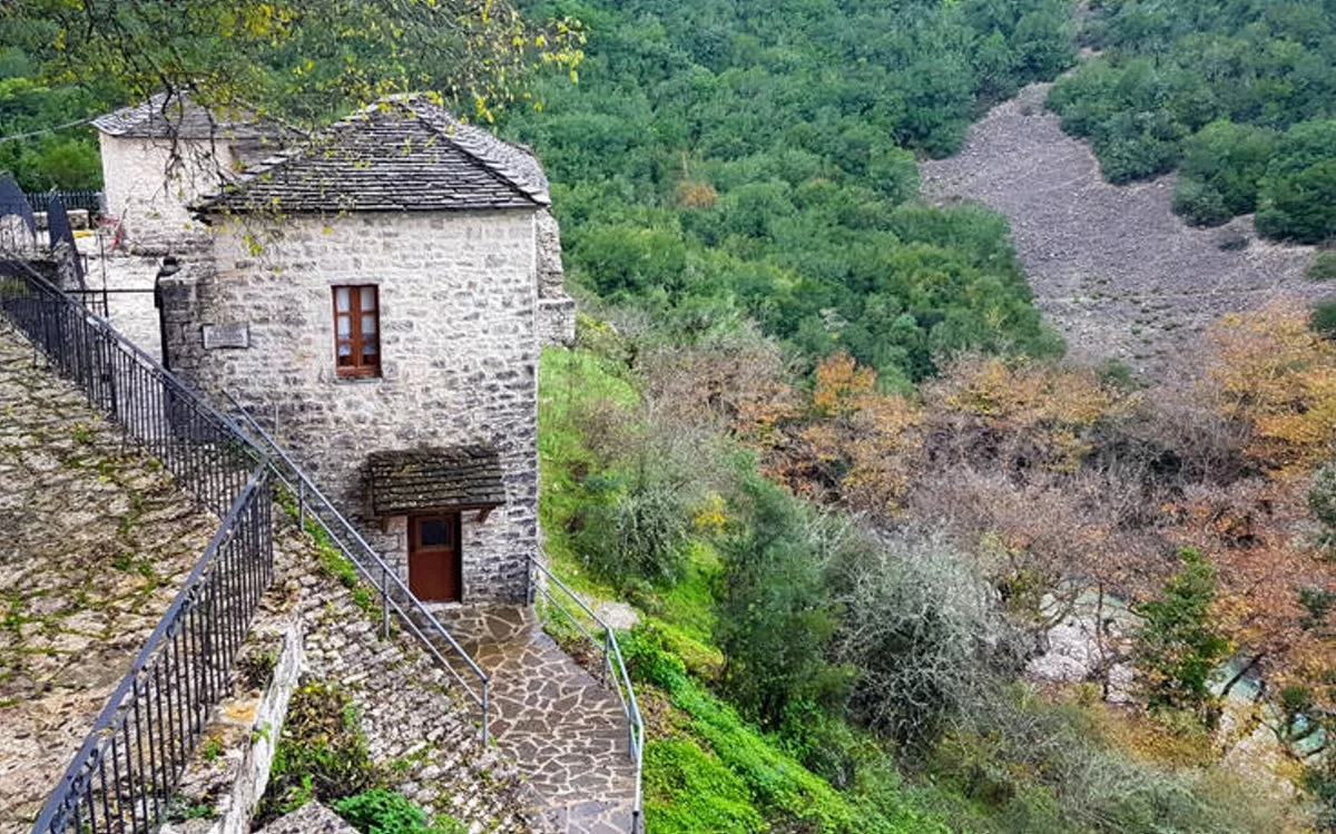 Βροσίνα Ιωαννίνων αλπικό σκηνικό πέτρινα σπίτια