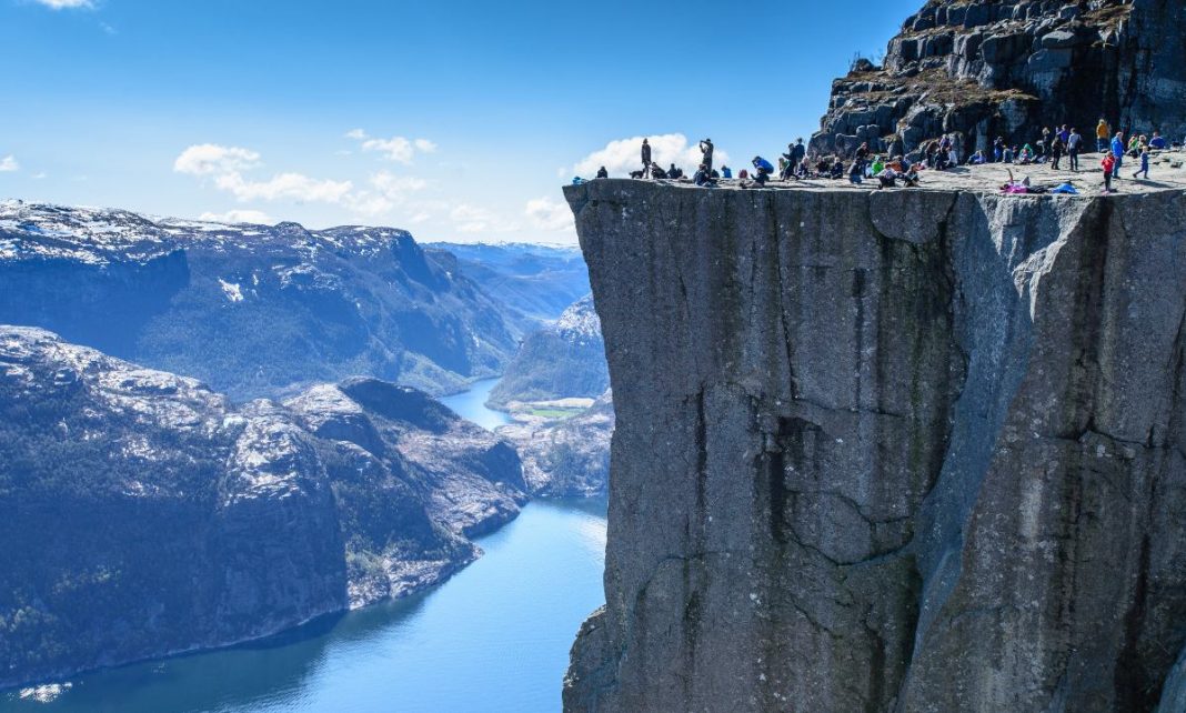 Preikestolen-norway-exwterina Βράχος Preikestolen, Νορβηγία