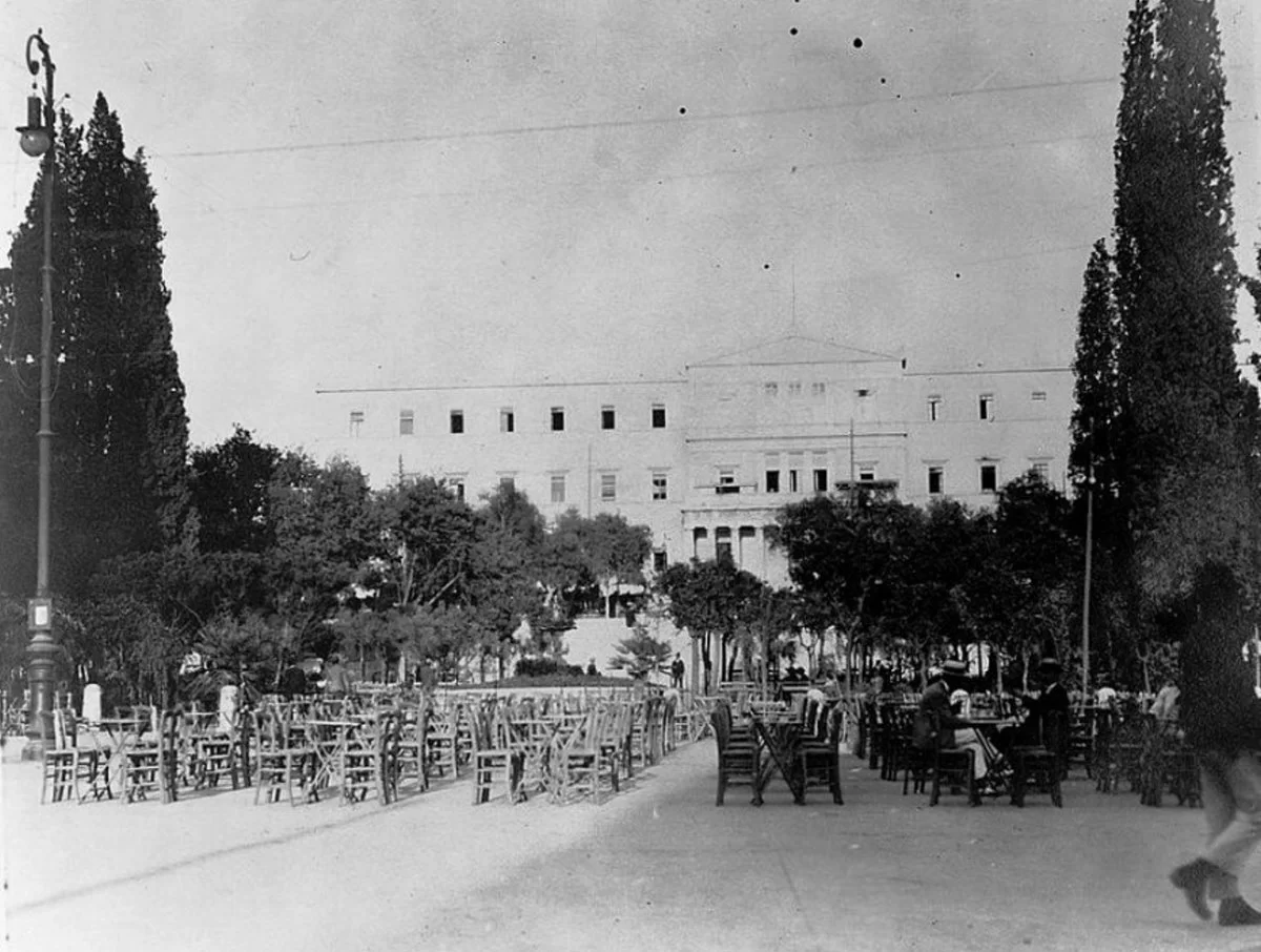 τα καφενεία στην πλατεία συντάγματος το 1900