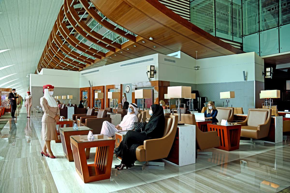 Emirates bussiness class lounge 