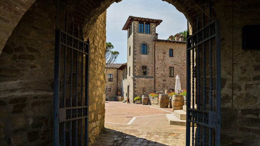 castelmonastero-hotel Ξενοδοχεία με μεσαιωνική αύρα στην Τοσκάνη