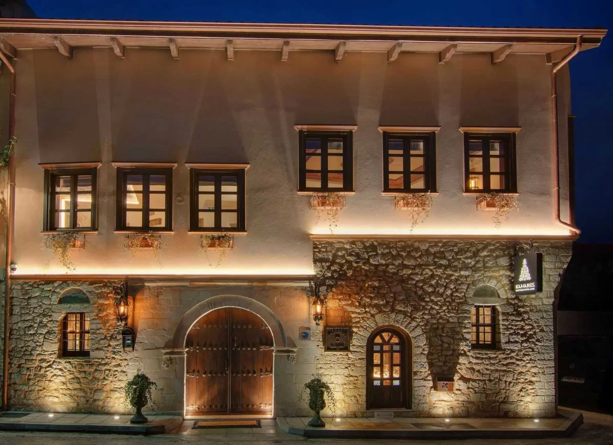 Kamares Boutique Hotel Ιωάννινα εξωτερικά τη νύχτα