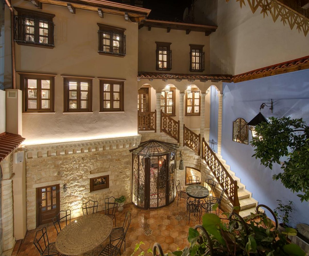 Kamares Boutique Hotel Ιωάννινα η εσωτερική αυλή