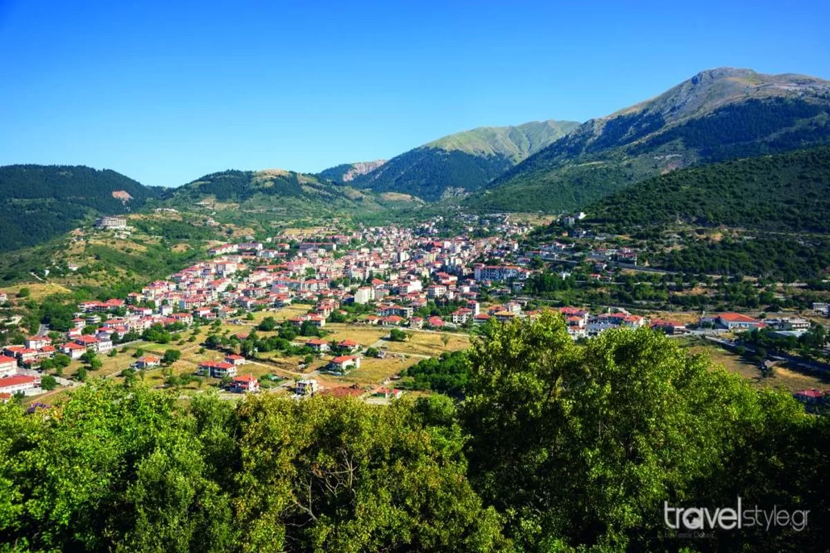 Συγγρέλος Ευρυτανία παραδοσιακός οικισμός κοντά στο Καρπενήσι