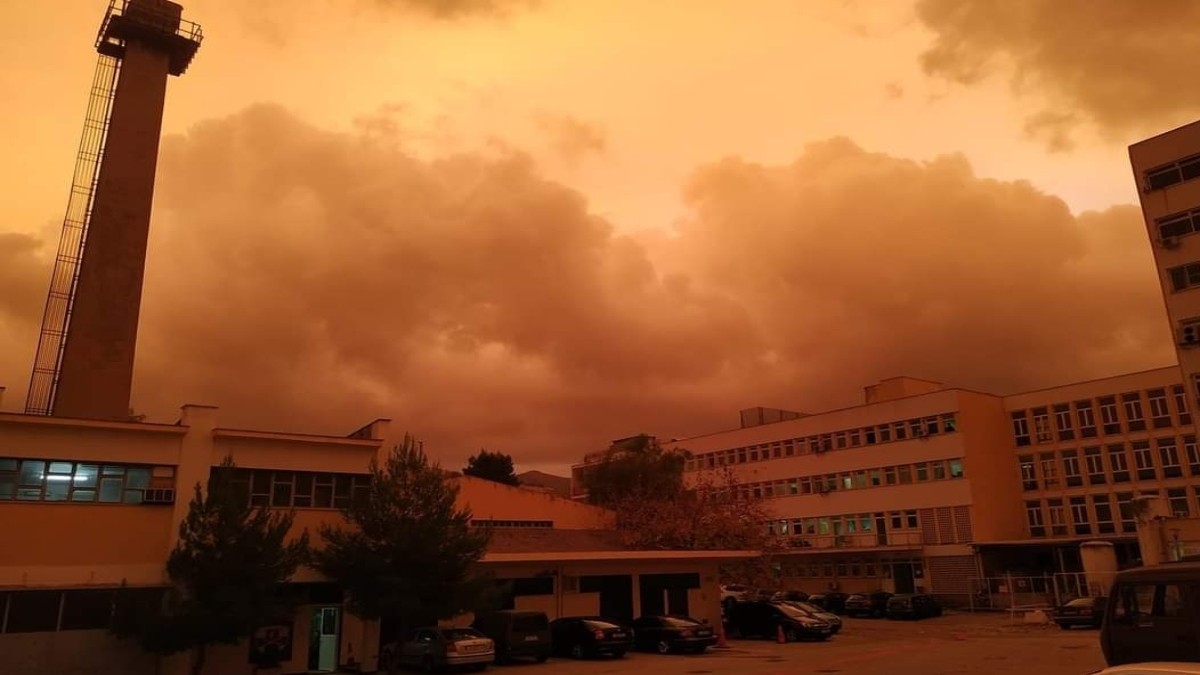 Κόκκινος ουρανός Αθήνα σκόνη