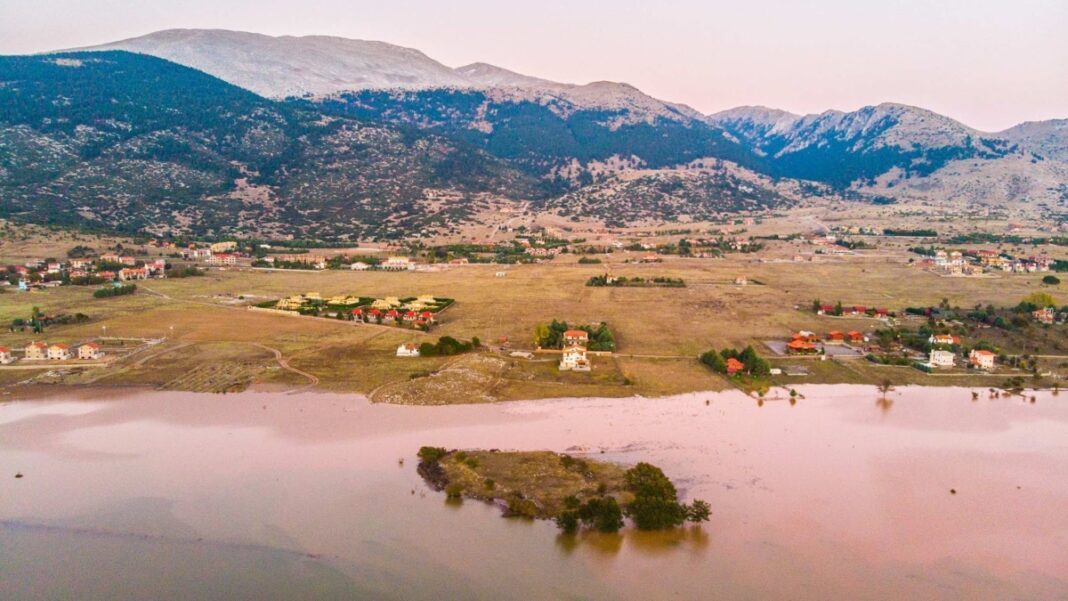 λίμνη Πινιγούρα Λιβάδι Αράχωβα