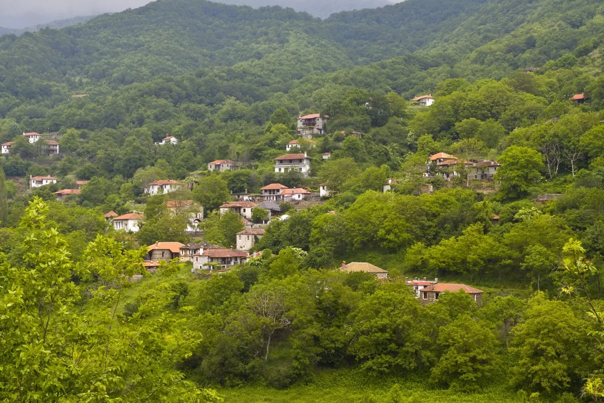 Γενική εικόνα της Μόρνας, του στοιχειωμένου χωριού