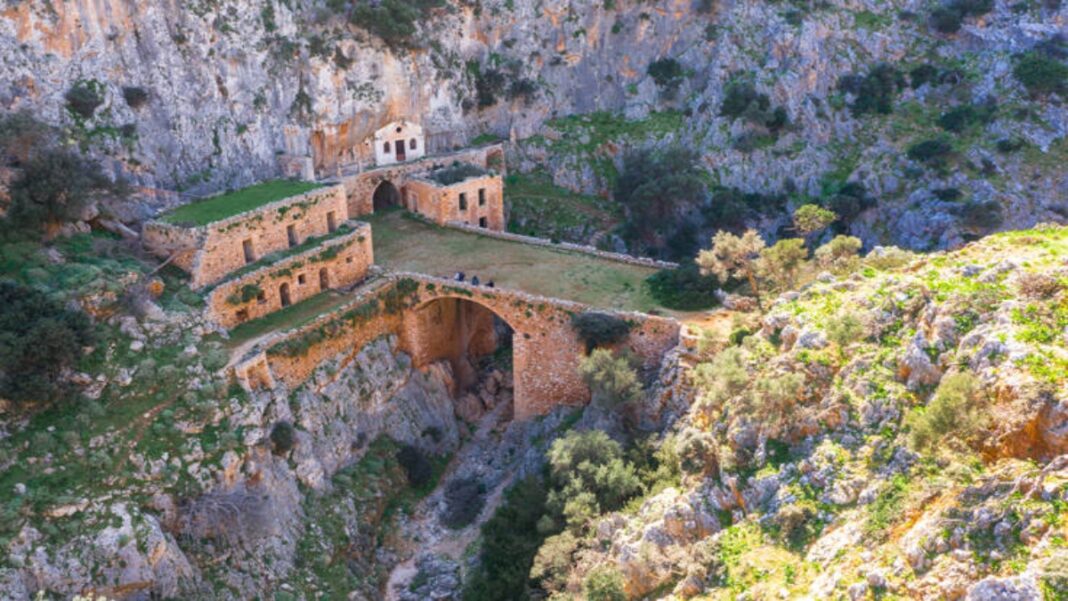 παλαιότερη μονή κρήτη