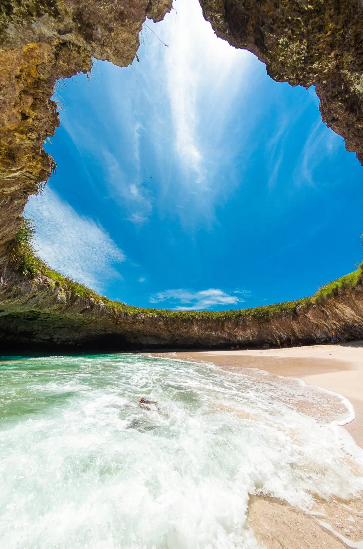 Η κρυμμένη παραλία στο Μεξικό Playa Del Amor,