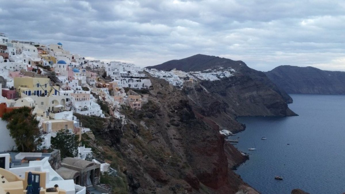 σαντορίνη δημοφιλής προορισμός Ελλάδα για ξένους τουρίστες