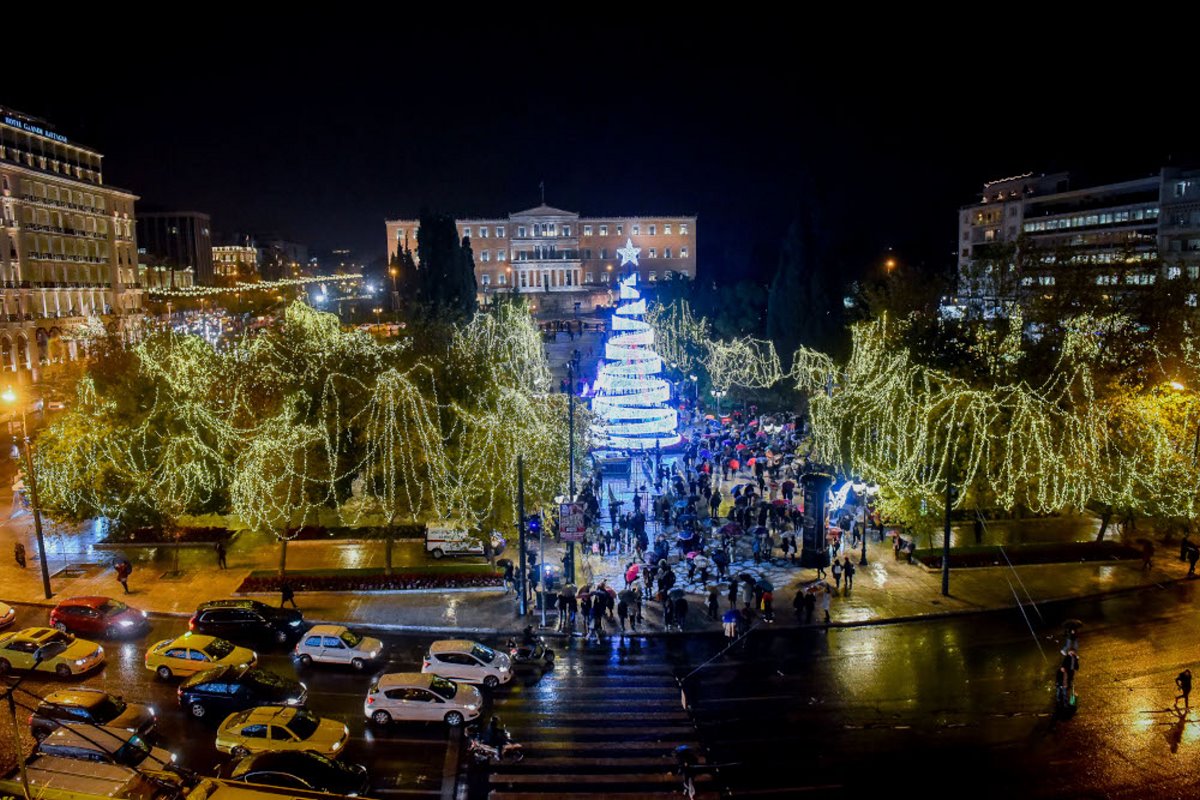 Χριστουγεννιάτικο δέντρο αθήνα 2018