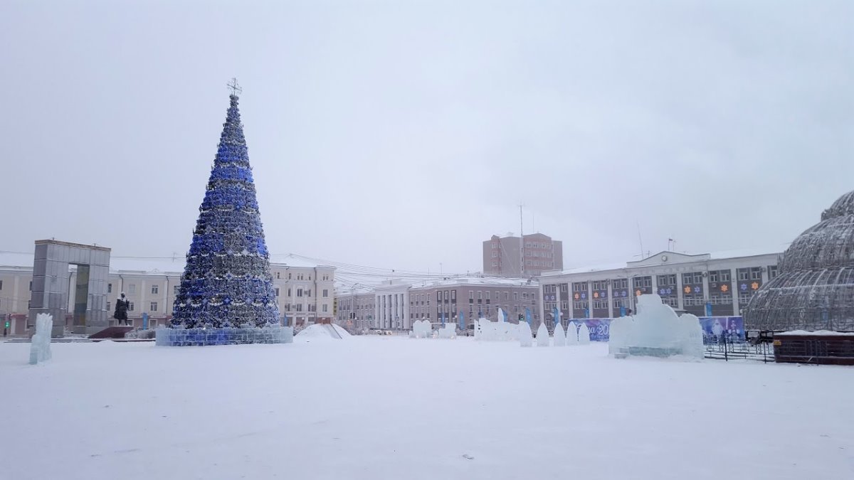 Χριστούγεννα 2021 στο Yakutsk χριστουγεννιάτικο δέντρο