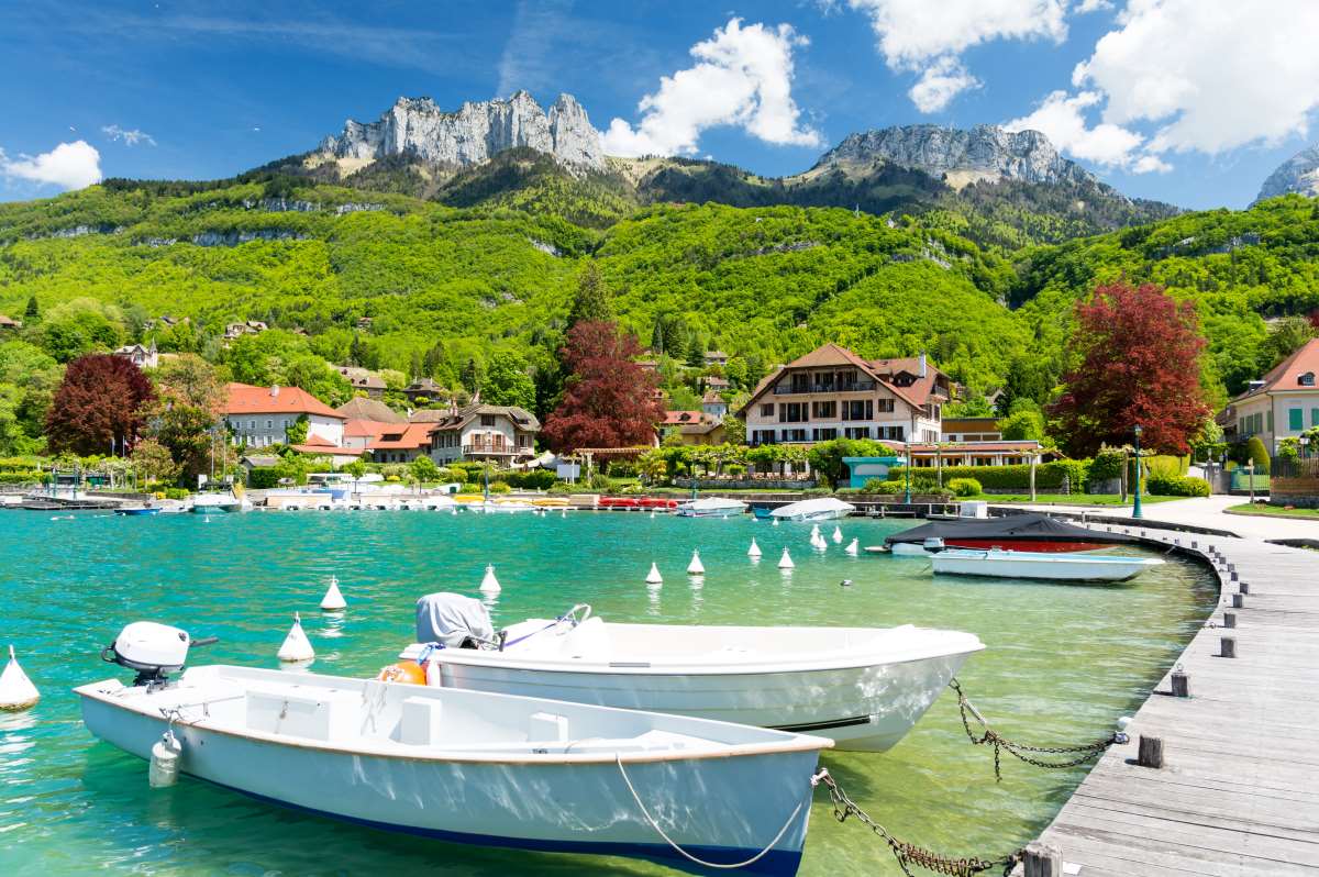 Μαρίνα στο Talloires στη λίμνη Annecy στη Γαλλία