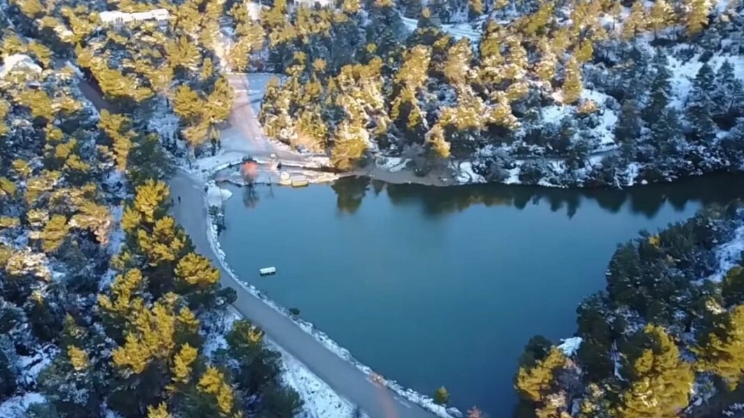 Λίμνη Μπελέτσι χιονισμένη