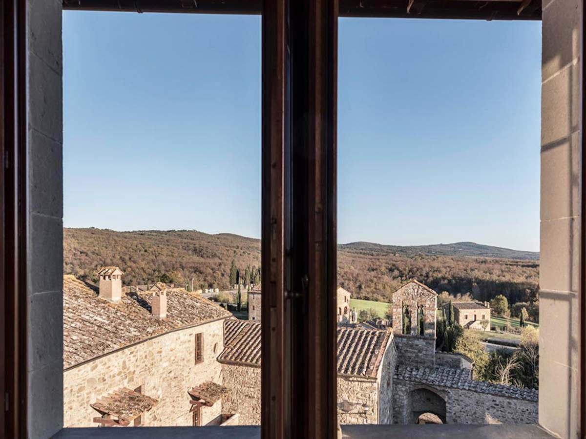 Castel Monastero πανοραμική θέα