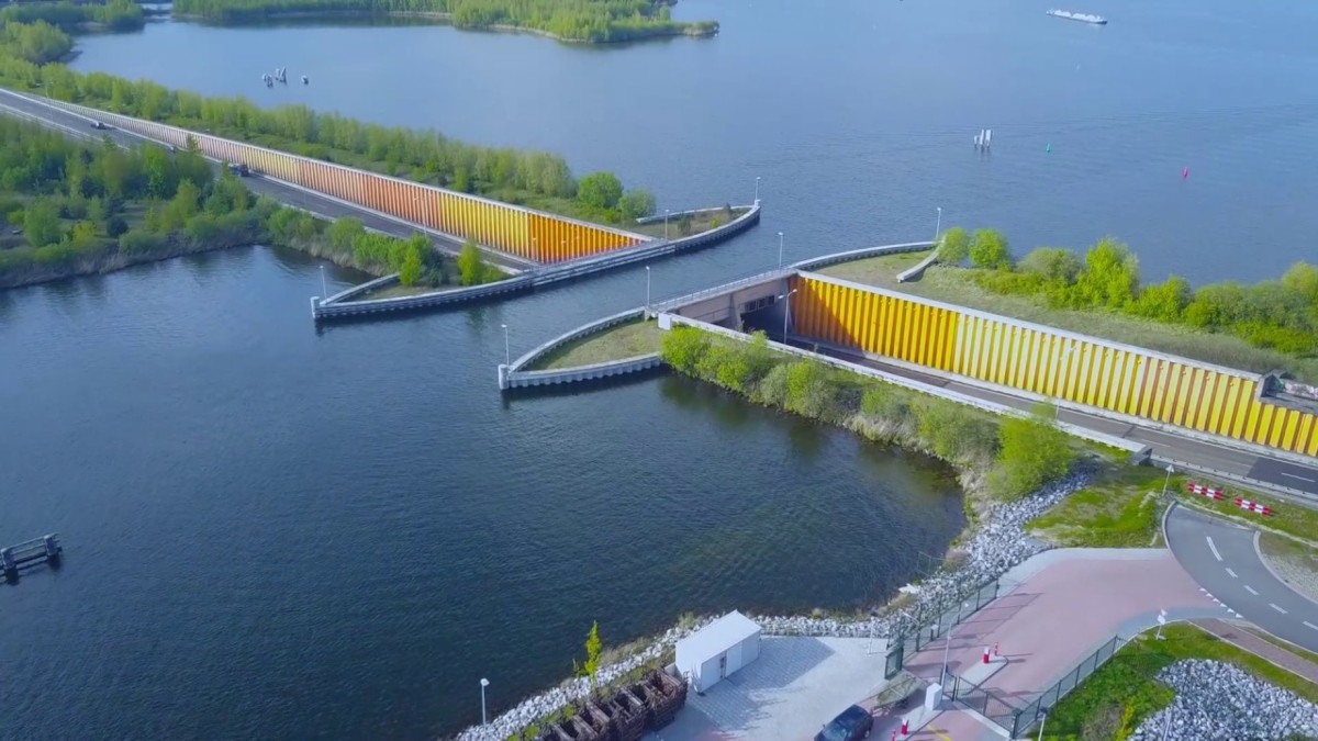 Γέφυρα Ολλανδία κάτω από το νερό