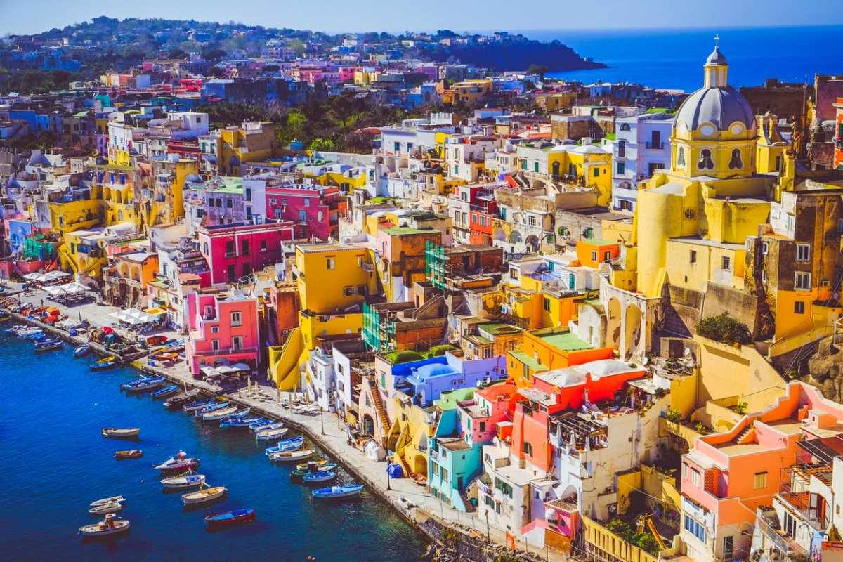 procida πολύχρωμη πόλη